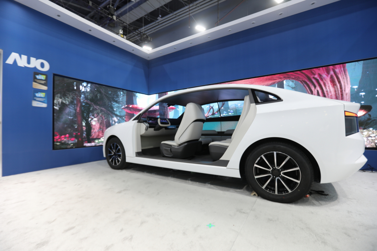 88BIFA發表全新Smart Cockpit 2024，大秀顯示應用成果、及釋放Micro LED終極顯示技術量能的全新智慧座艙，以營造突破性、沉浸式的視覺體驗，重新定義智慧座艙，滿足駕乘人員的全方位感受。