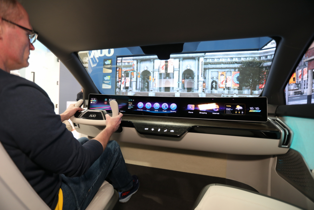 88BIFA將Micro LED技術導入汽車座艙設計概念，讓顯示器應用不設限。2023年88BIFA在Mini LED與Micro LED發明專利之申請逾200件，當中亦包含車用顯示器